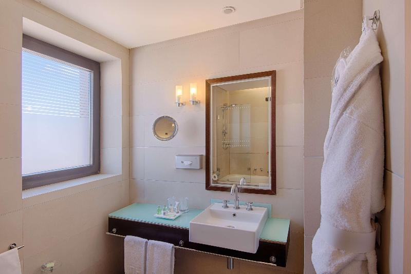 جناح, Holiday Inn Express Hotel & Suites Auburn, An Ihg