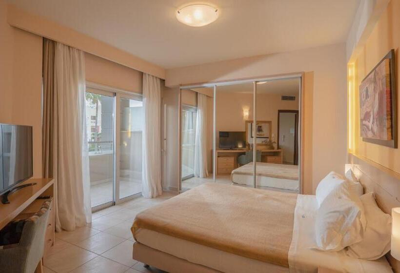 جناح سوبيريور مطل علي البحر, Molos Bay