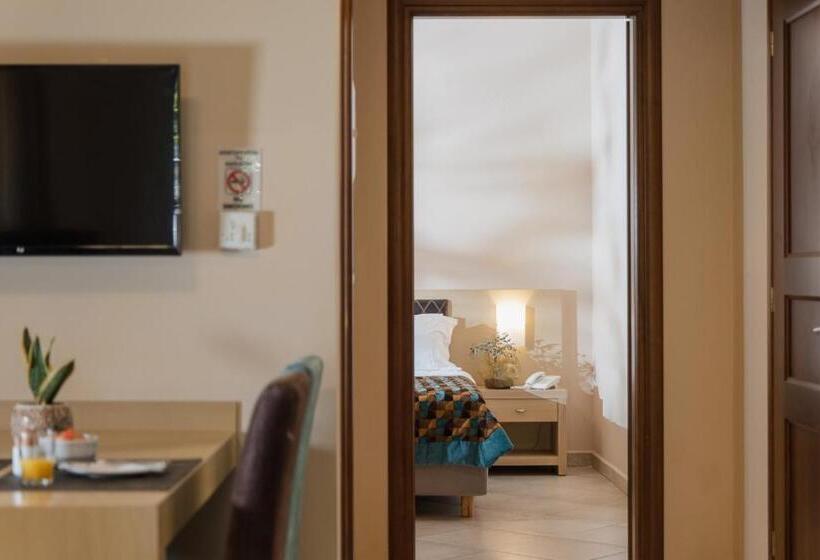 جناح سوبيريور مطل علي البحر, Molos Bay