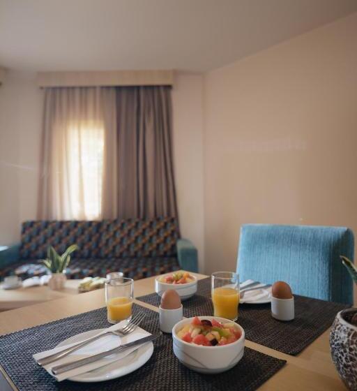 جناح مطلّ علي الحديقة, Molos Bay