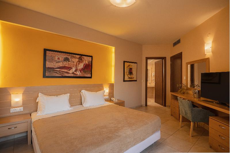 جناح سوبيريور مطل علي البحر, Molos Bay