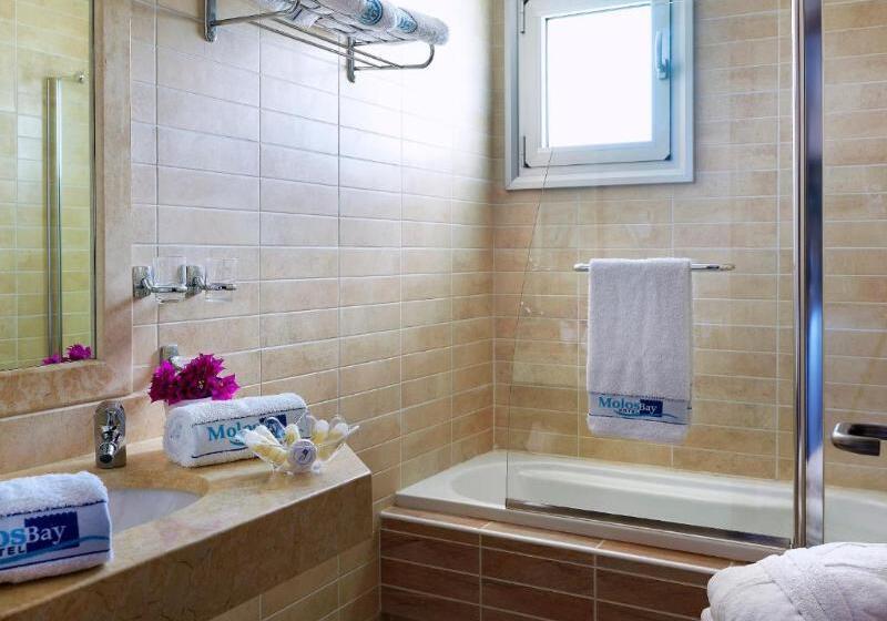 غرفة قياسية مطلّة علي البحر, Molos Bay