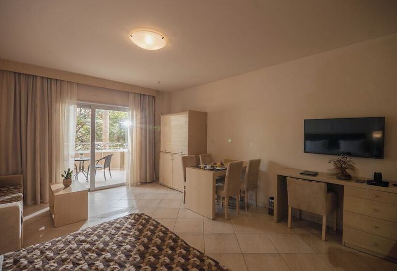 غرفة قياسية إطلالة جانبية علي البحر, Molos Bay