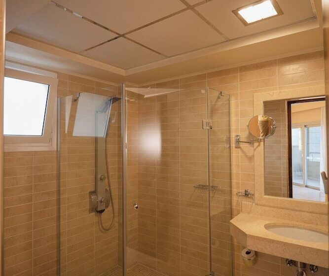 جناح سوبيريور مطل علي البحر, Molos Bay