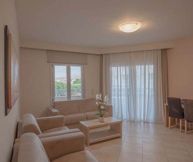 جناح سوبيريور مطل علي البحر, Molos Bay