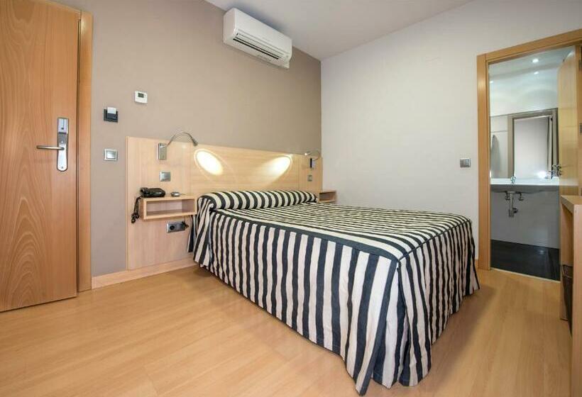 اتاق استاندارد, Puerta De La Santa