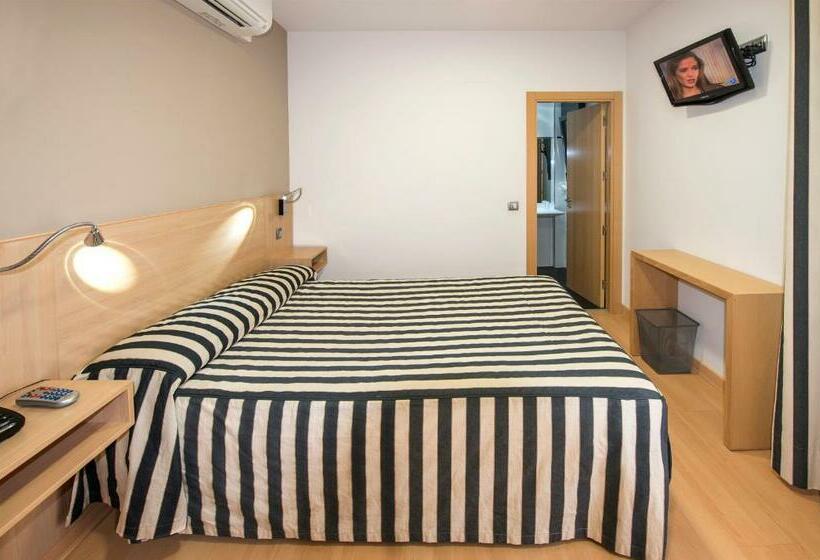 اتاق استاندارد, Puerta De La Santa