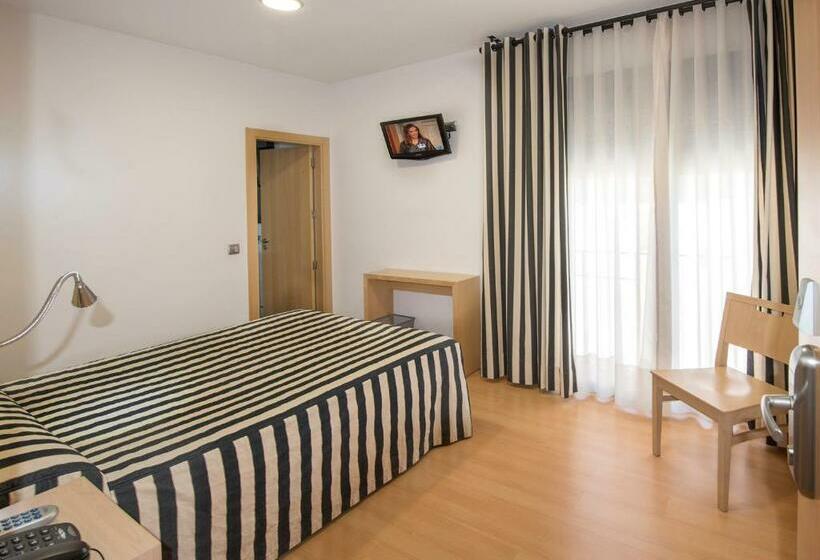 اتاق استاندارد, Puerta De La Santa