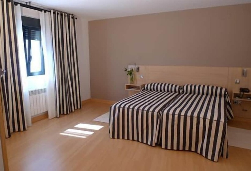 اتاق استاندارد, Puerta De La Santa