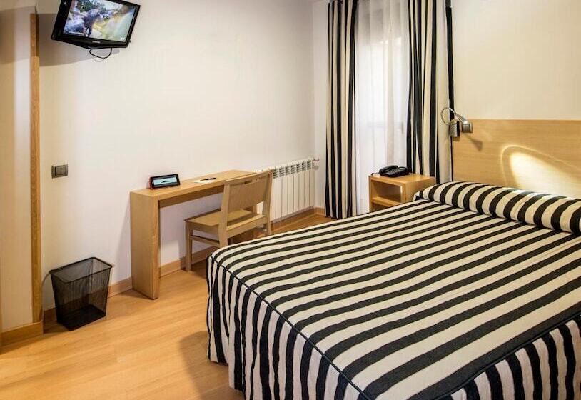 اتاق استاندارد, Puerta De La Santa