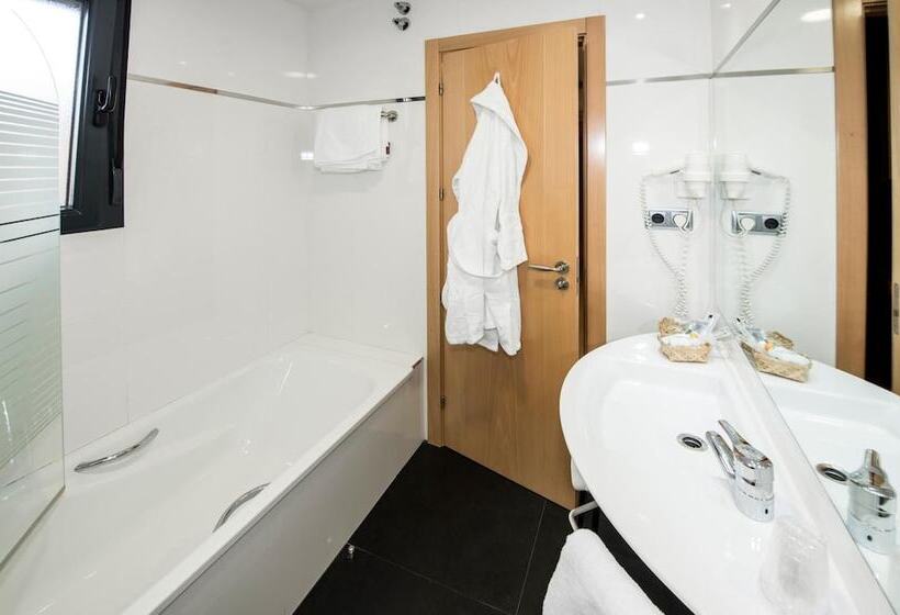 اتاق استاندارد, Puerta De La Santa