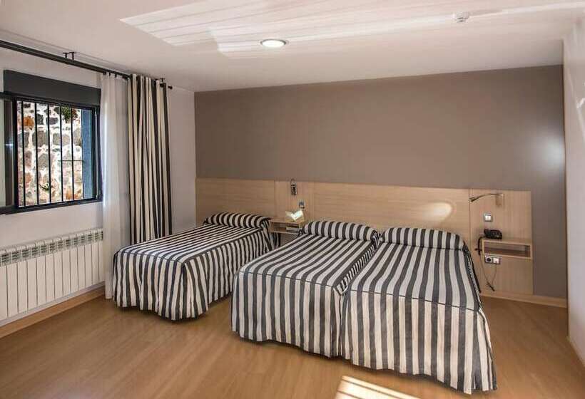 اتاق استاندارد سه نفره, Puerta De La Santa