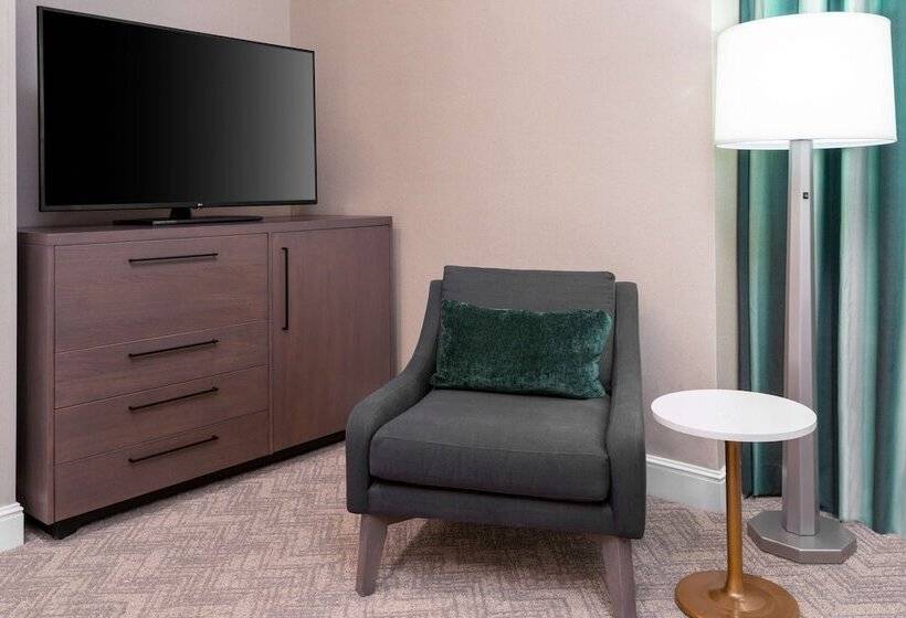 디럭스 룸, The Pennywell