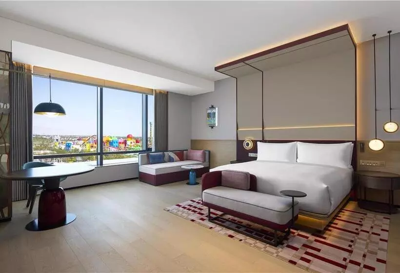 اتاق لوکس با تخت بزرگ, The Pennywell