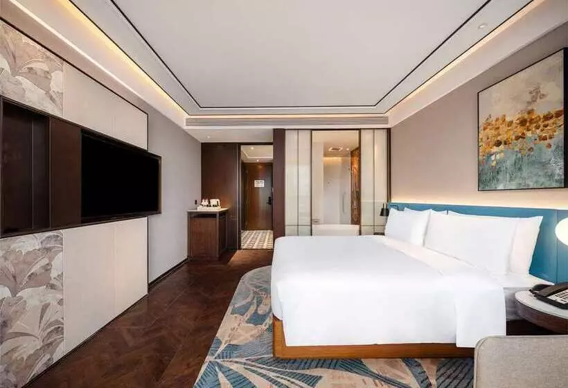 اتاق لوکس با تخت بزرگ, The Pennywell