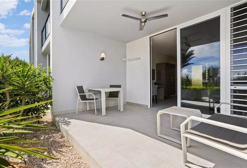 اتاق پرمیوم, The Pennywell