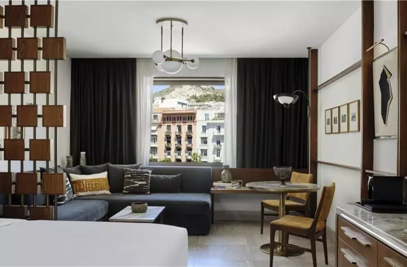 اتاق پرمیوم, The Pennywell