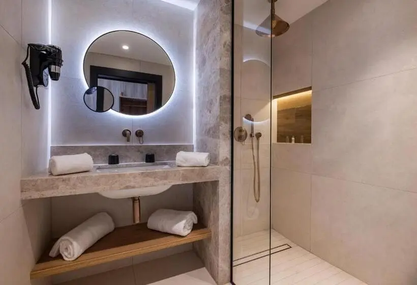 ダブルベッドスタンダードルーム, Golden Tulip Lyon Ouest Techlid Hotel & Spa