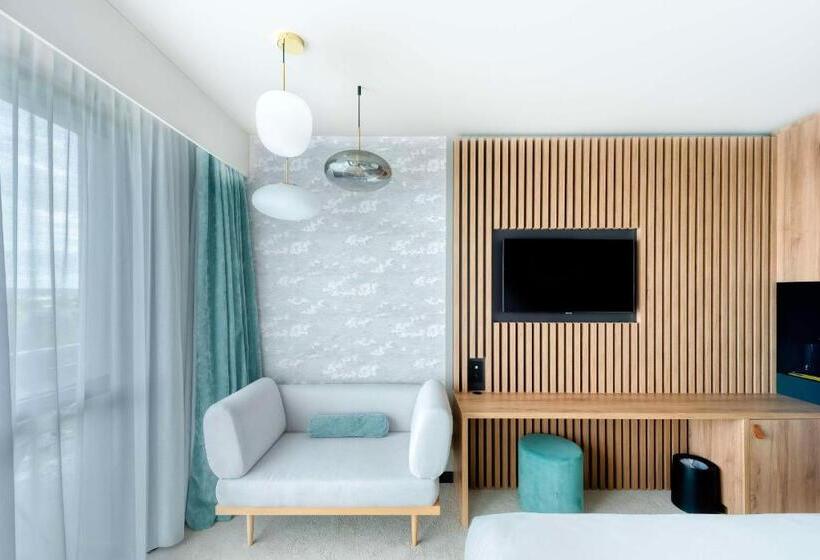 标准间带双人床, Golden Tulip Lyon Ouest Techlid Hotel & Spa