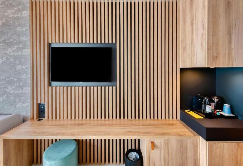 标准间带双人床, Golden Tulip Lyon Ouest Techlid Hotel & Spa