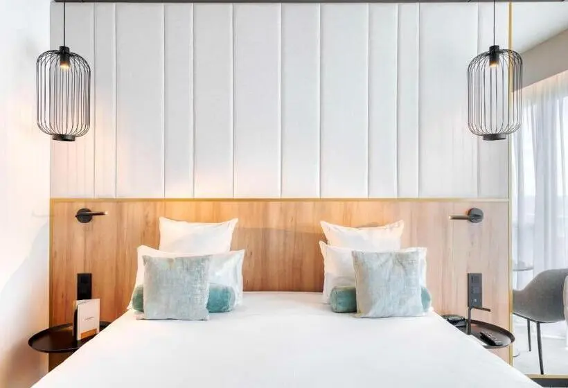 ダブルベッドスタンダードルーム, Golden Tulip Lyon Ouest Techlid Hotel & Spa