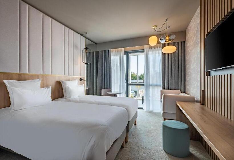 Номер Стандарт, Golden Tulip Lyon Ouest Techlid Hotel & Spa
