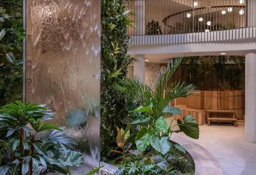 キングサイズベッドのデラックスルーム, Golden Tulip Lyon Ouest Techlid Hotel & Spa