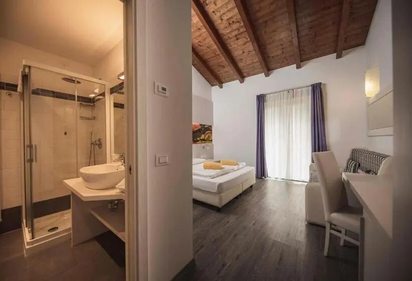 バルコニー付きスタンダードトリプルルーム, Maso Agritur Santa Lucia