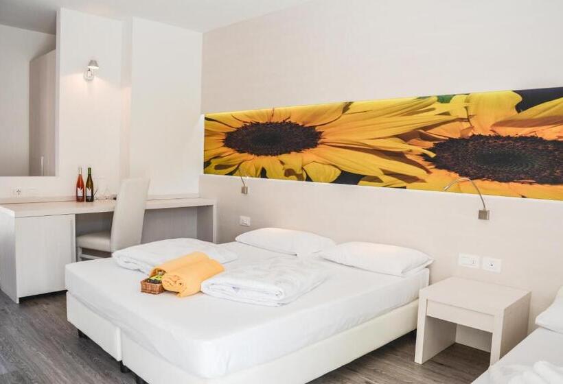 غرفة قياسية ثلاثية مزودة بشرفة, Maso Agritur Santa Lucia