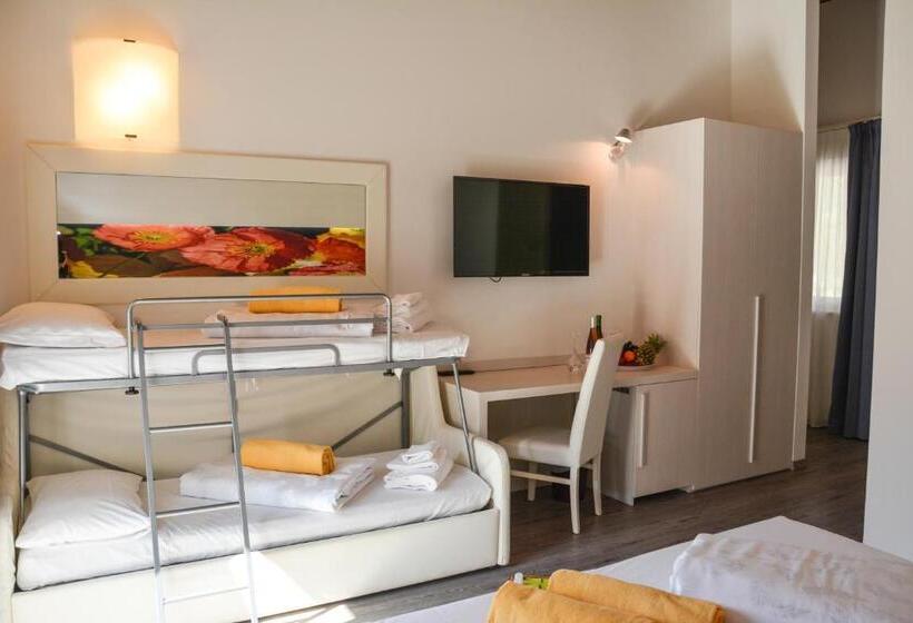 غرفة قياسية ثلاثية مزودة بشرفة, Maso Agritur Santa Lucia