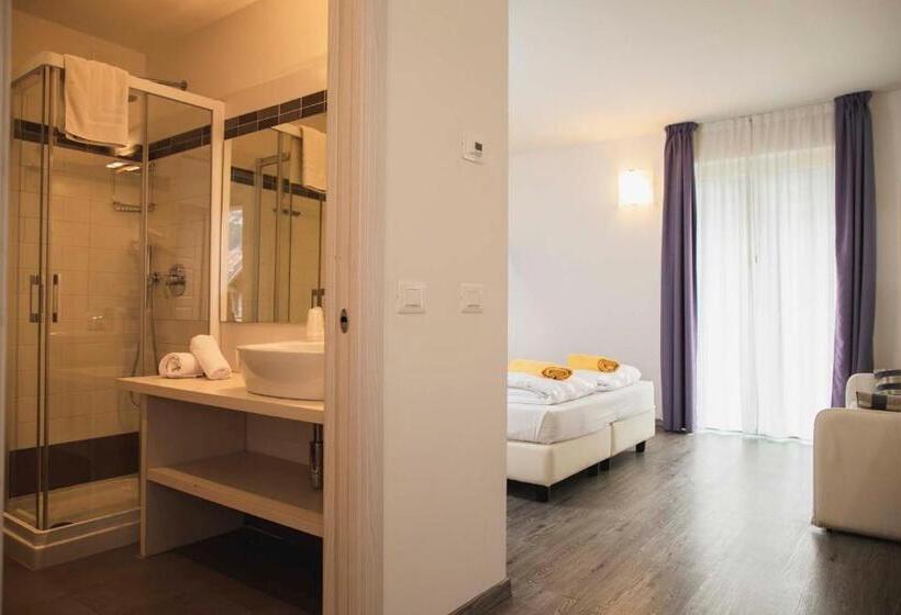 غرفة قياسية ثلاثية مزودة بشرفة, Maso Agritur Santa Lucia