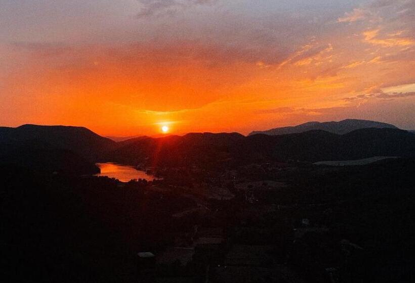 1 Bedroom Apartment Lake View, Albergo Diffuso Crispolti