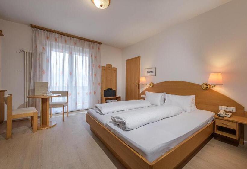 Quarto Estandar Vista Montanha, Wilma