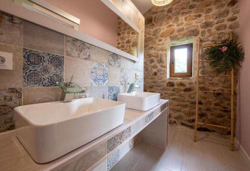 סטודיו משפחתי, Ecogranja Sierra Hermosa