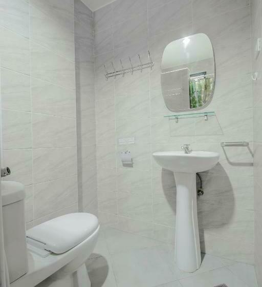 高级家庭房间, Cornerstone Manor Inn