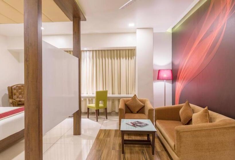 חדר סופריור עם מיטת קינג, Sai International