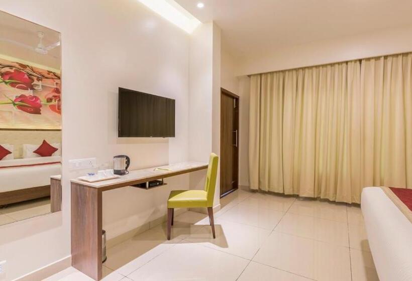 חדר סופריור עם מיטת קינג, Sai International