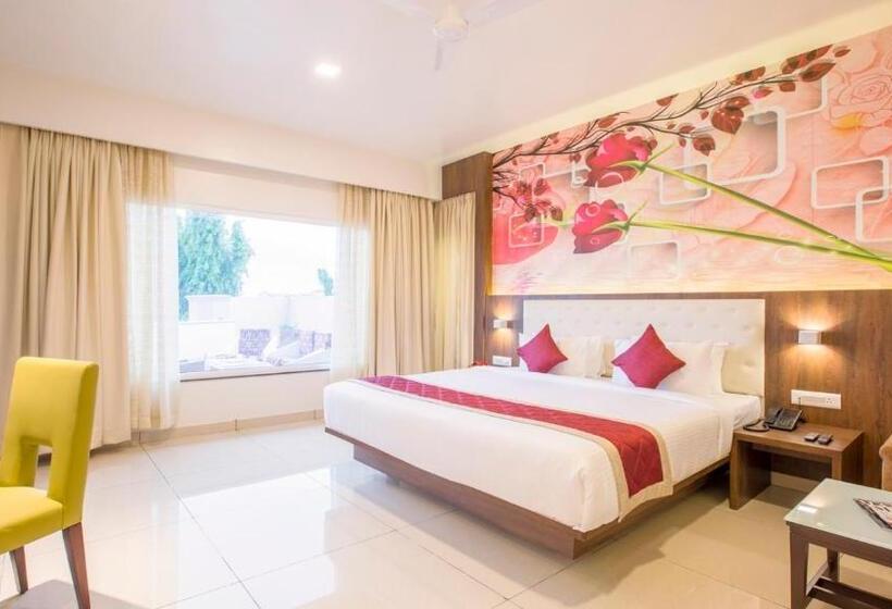 חדר סופריור עם מיטת קינג, Sai International