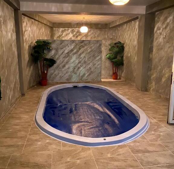 شقة غرفة واحدة, Casa Rania