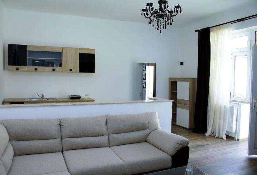 شقة غرفة واحدة, Casa Rania