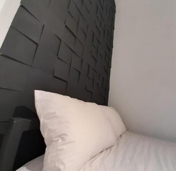 غرفة قياسية, 21/9 Baker Street