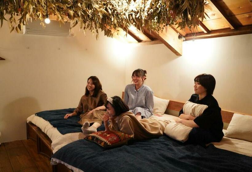 غرفة قياسية رباعية, The Bath & Bed Hayama