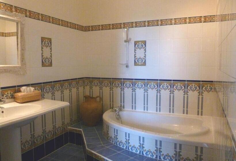 غرفة قياسية, Château Lagaillarde