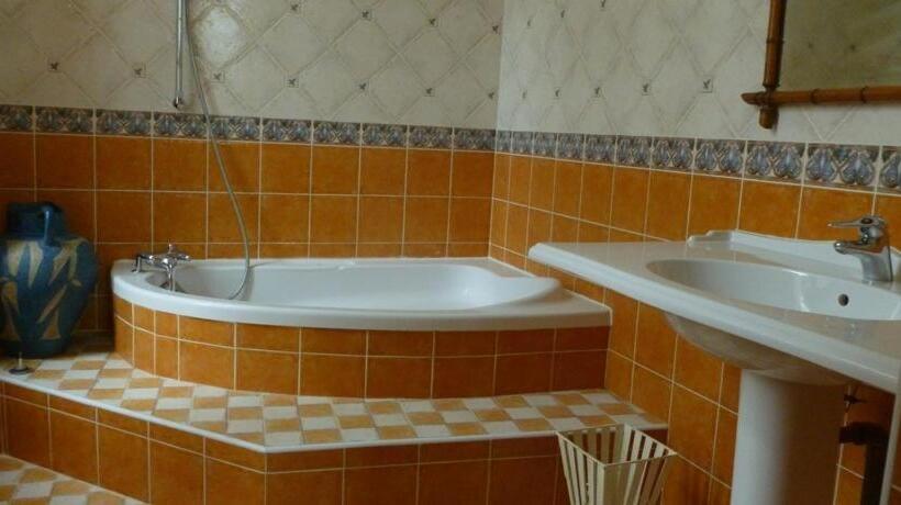 غرفة قياسية, Château Lagaillarde