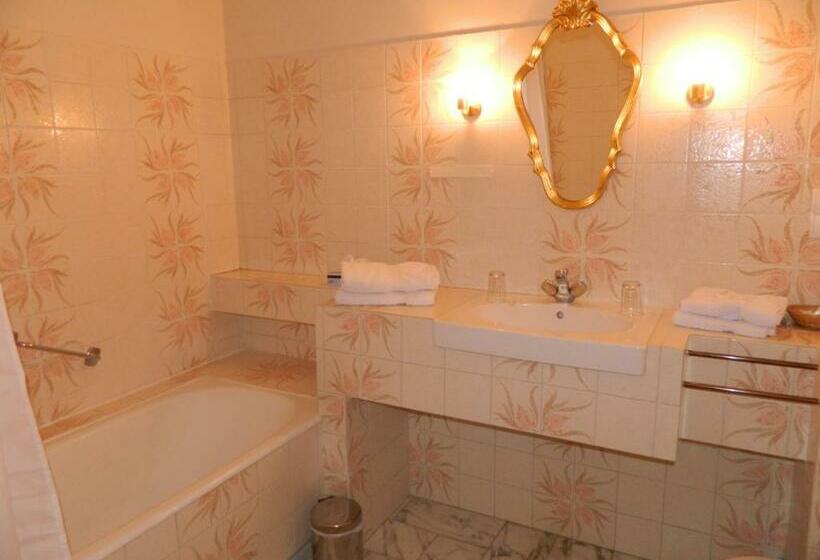 Номер Стандарт, Château De Mavaleix