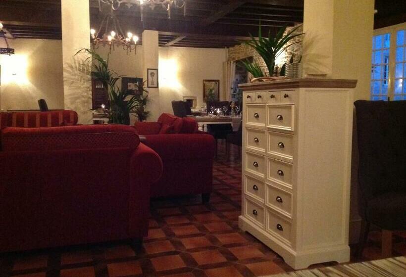 Номер Стандарт, Château De Mavaleix