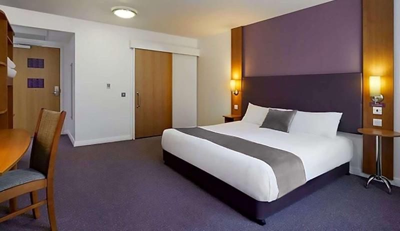 适合残疾人使用的标准间, Orchid Epsom; Sure Hotel Collection By Best Western