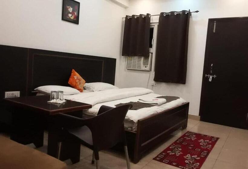 חדר דלוקס, Rajshree