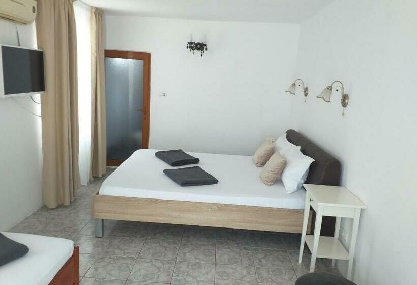 Номер Стандарт Трехместный, Casa Edy