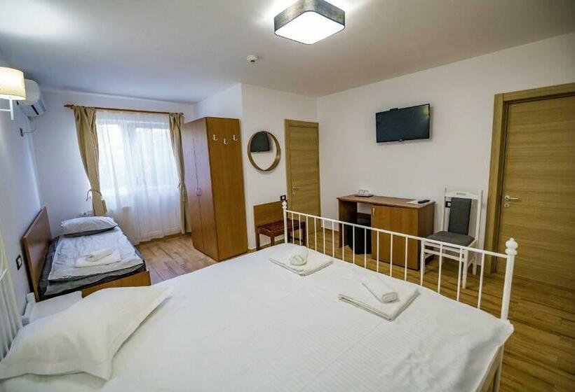 غرفة قياسية ثلاثية مزودة بشرفة, Casa Ypu